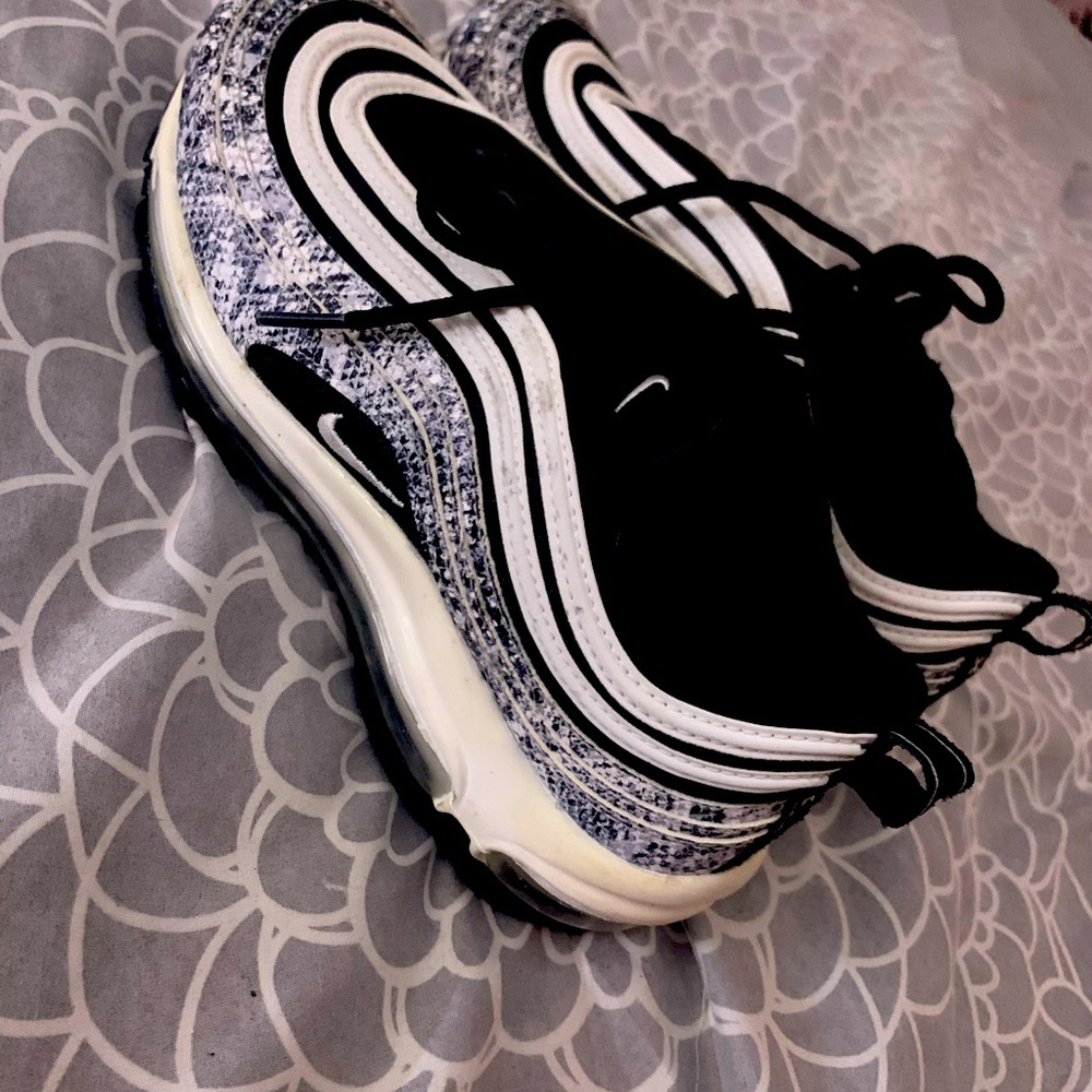 nike air maxes (reflective)